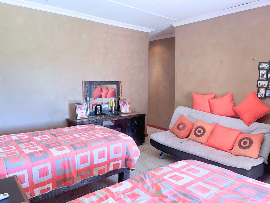 5 Bedroom Property for Sale in Grahamstown Central Eastern Cape